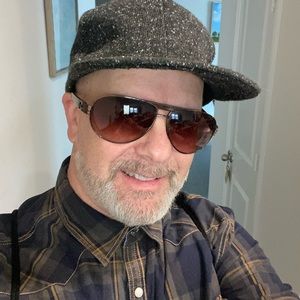 Jay McKey | MEET YOUR POSHER 😊 😎